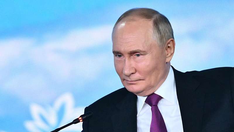 Путин назвал Россию активным участником международной торговли